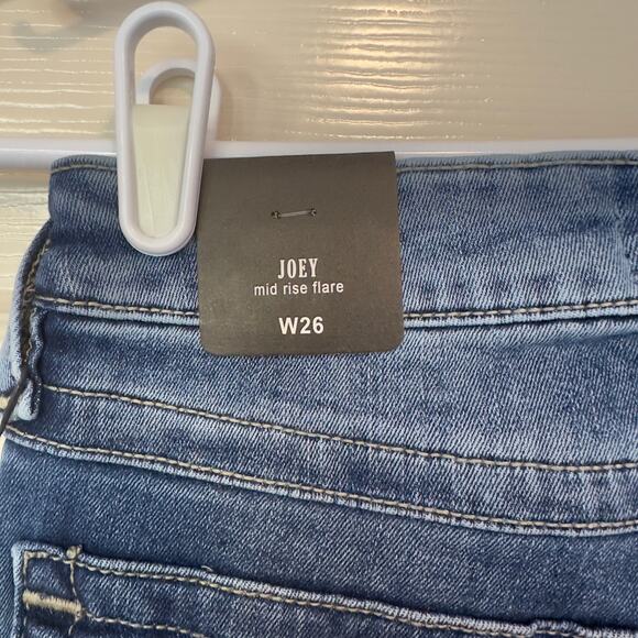 NWT True Religion Joey Flare Jeans Size 26 Medium Wash Flap Pockets Twist Hem - Picture 8 of 12